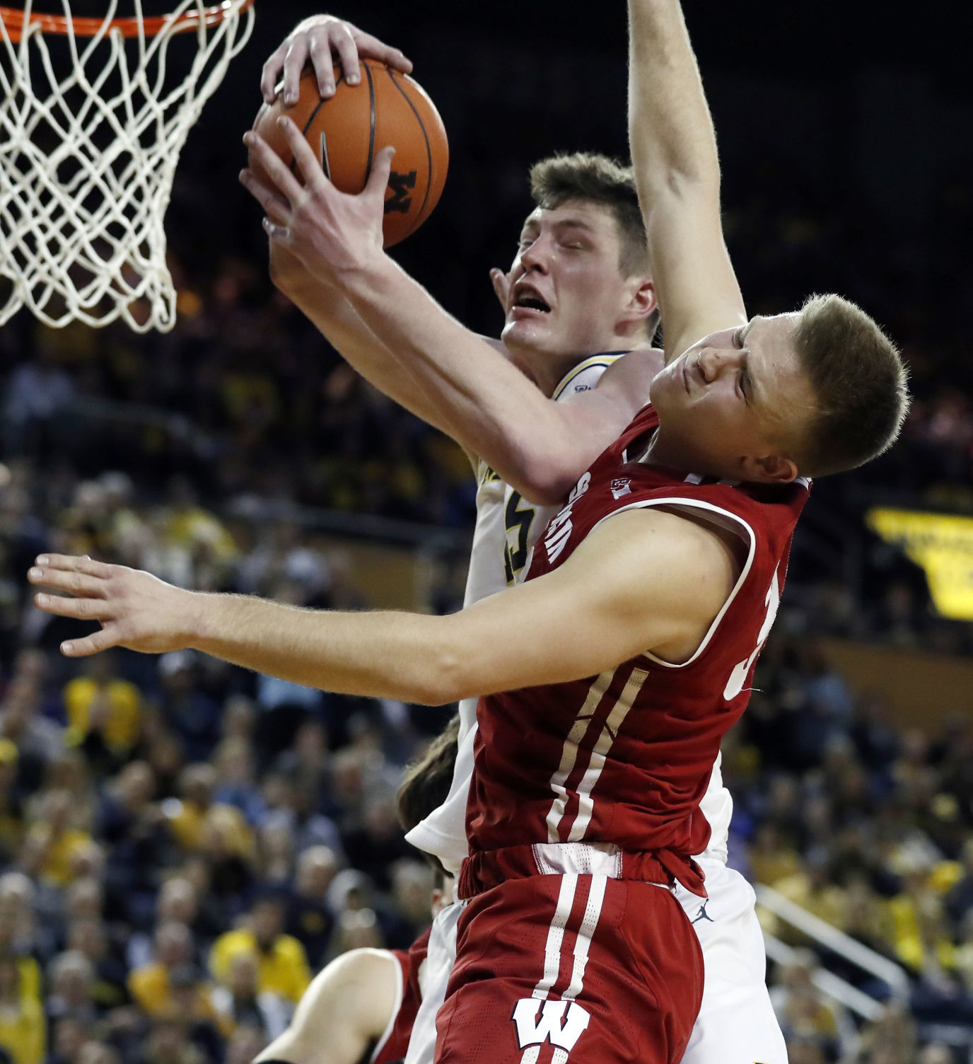 No. 7 Wolverines 61, No. 19 Badgers 52